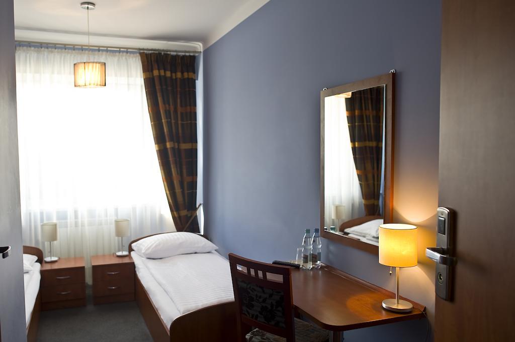 Hotel Korona อัวคอฟ ภายนอก รูปภาพ
